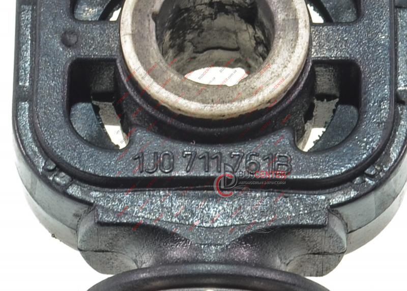 Наконечник тросу КПП ( фіксатор, втулка "1 шт") Volkswagen Caddy 1J0711761B 135738 фото