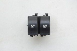 Кнопка стеклоподъемника левой двери Renault Trafic 8200057319 95134 фото