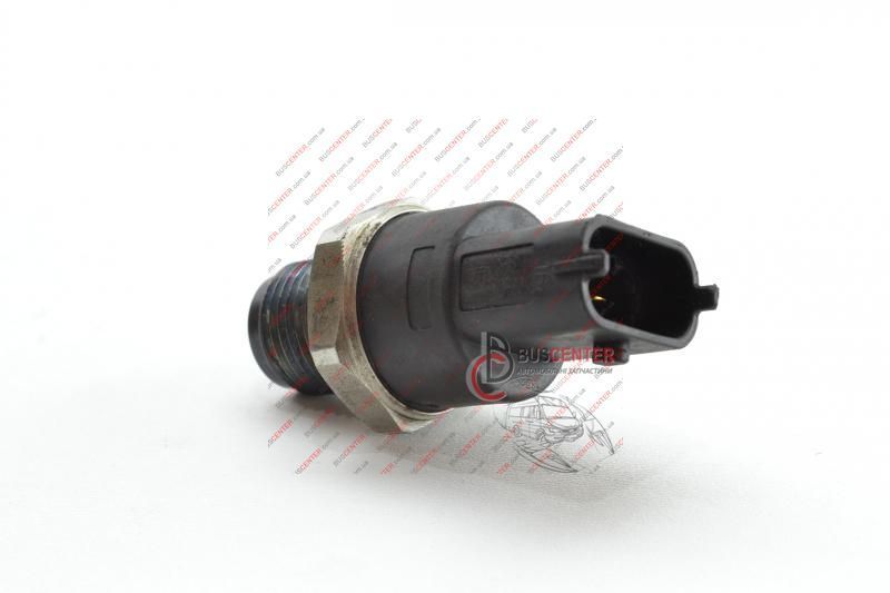 Датчик давления топлива в Common Rail рейке/ топливной рампе, планке Renault Master 0281002568 4215 фото