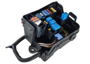 Блок предохранителей Renault Sandero Stepway 243809584R 145081-714080-413052 фото